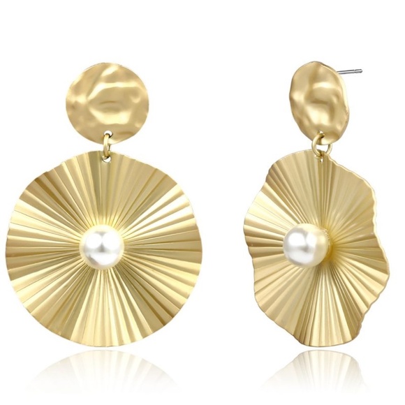 **HAISLEY* Pearl x Circle Creased Fashion Earrings - Picture 1 of 5